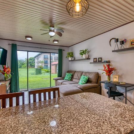 Golden Getaway Apartments リベリア エクステリア 写真