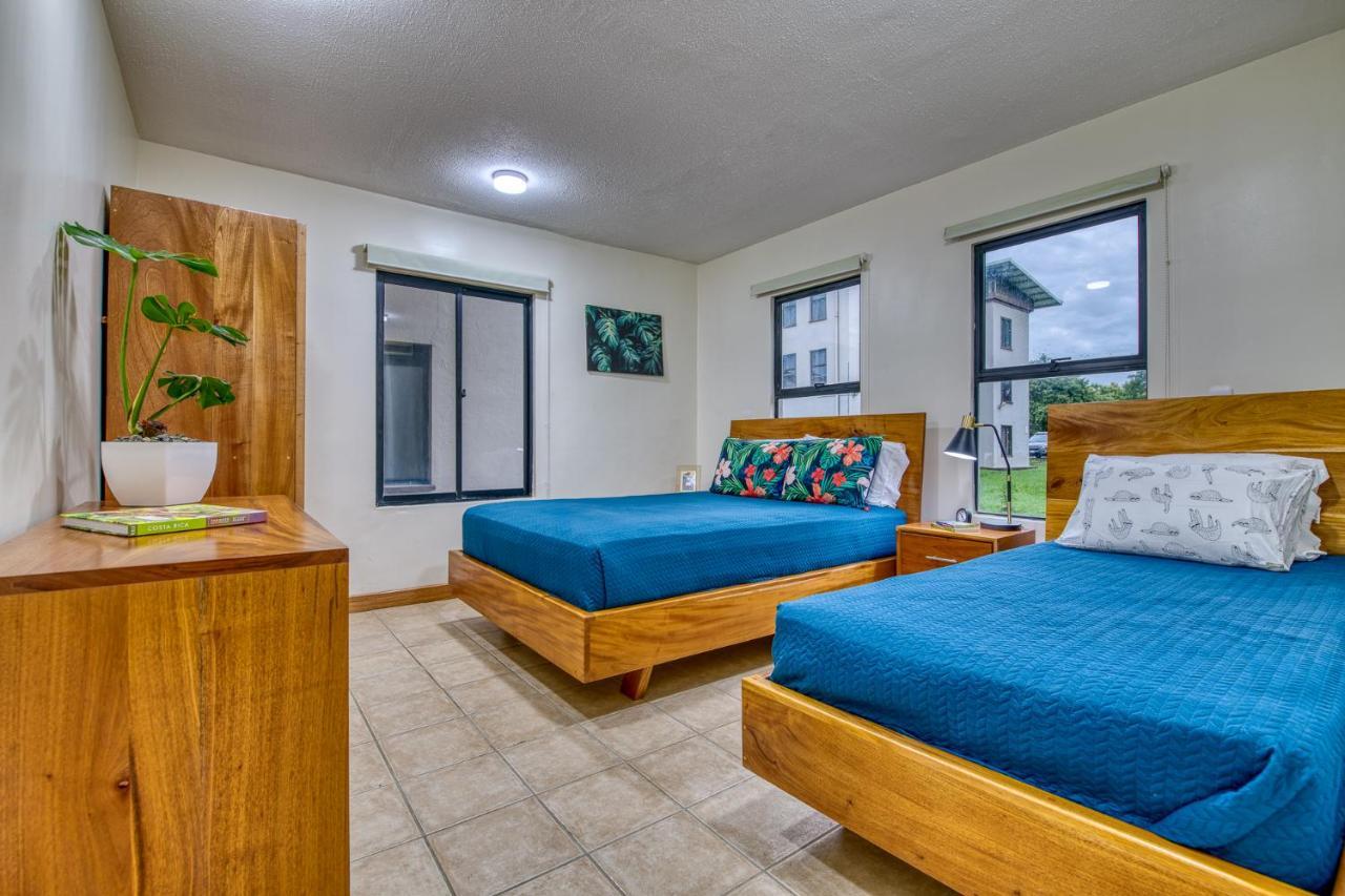 Golden Getaway Apartments リベリア エクステリア 写真
