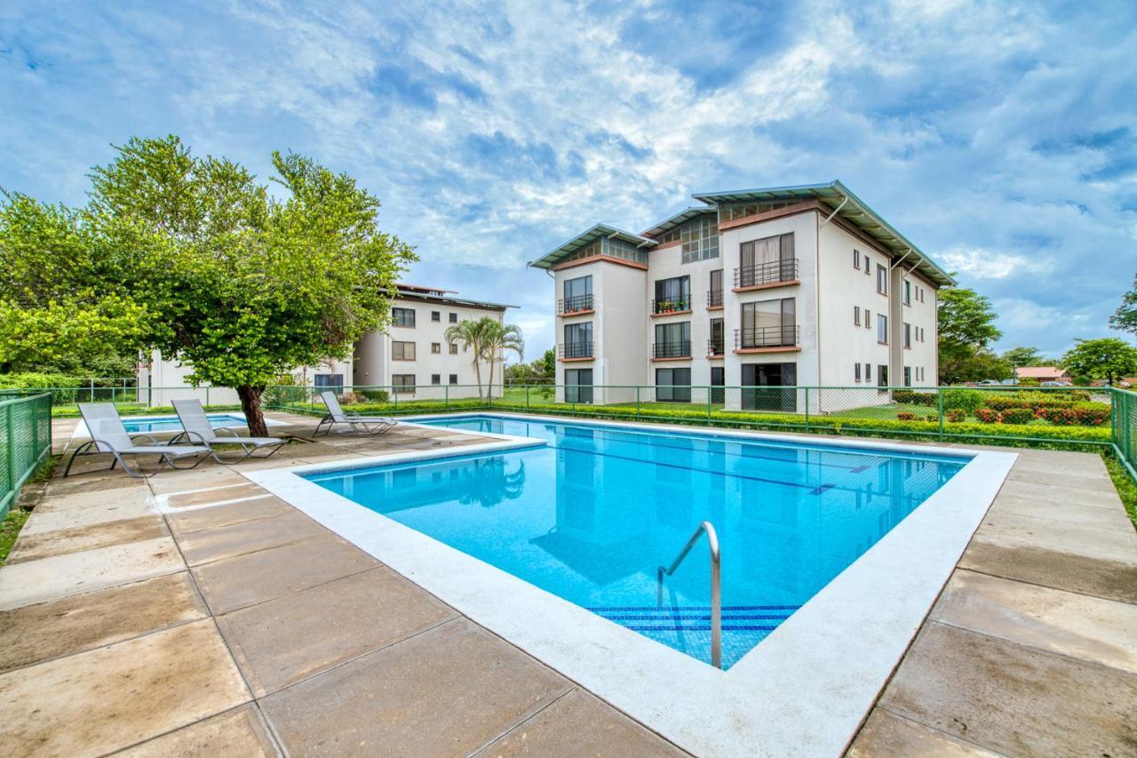 Golden Getaway Apartments リベリア エクステリア 写真