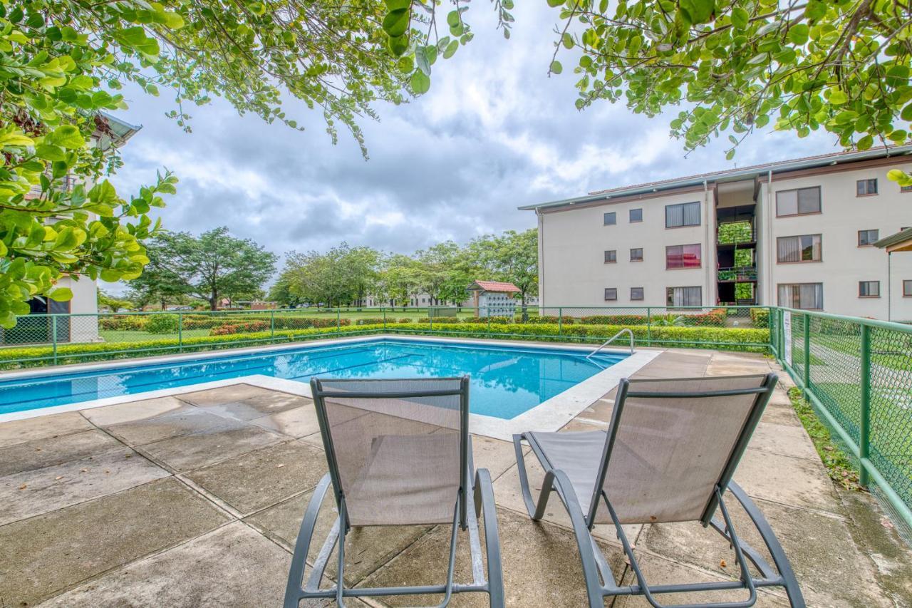 Golden Getaway Apartments リベリア エクステリア 写真