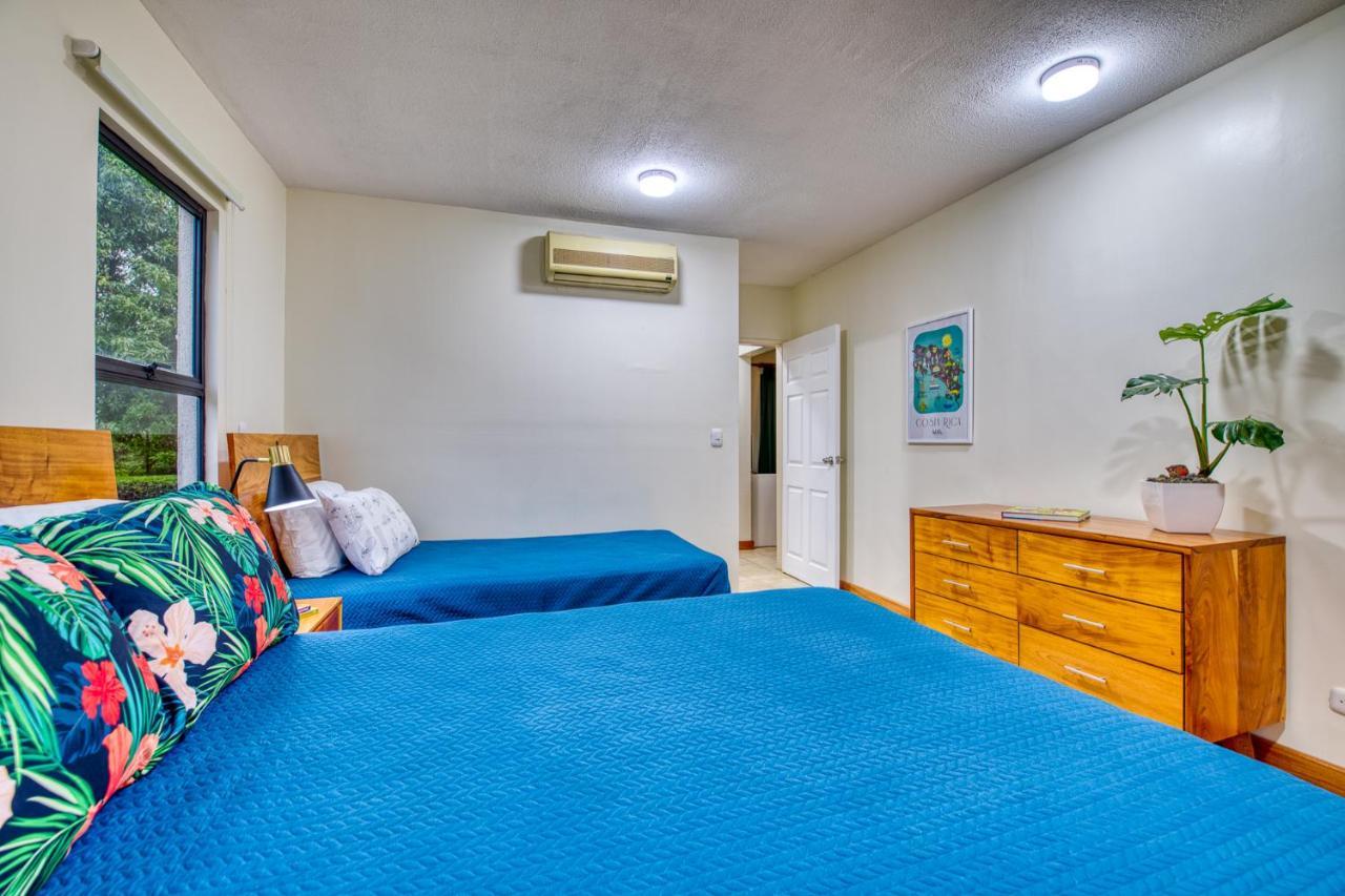 Golden Getaway Apartments リベリア エクステリア 写真