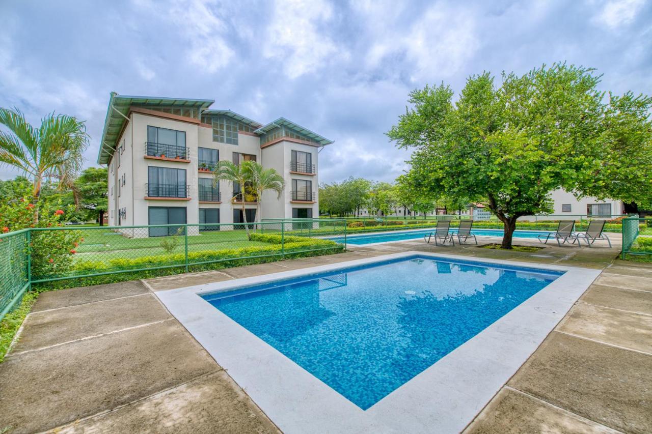 Golden Getaway Apartments リベリア エクステリア 写真
