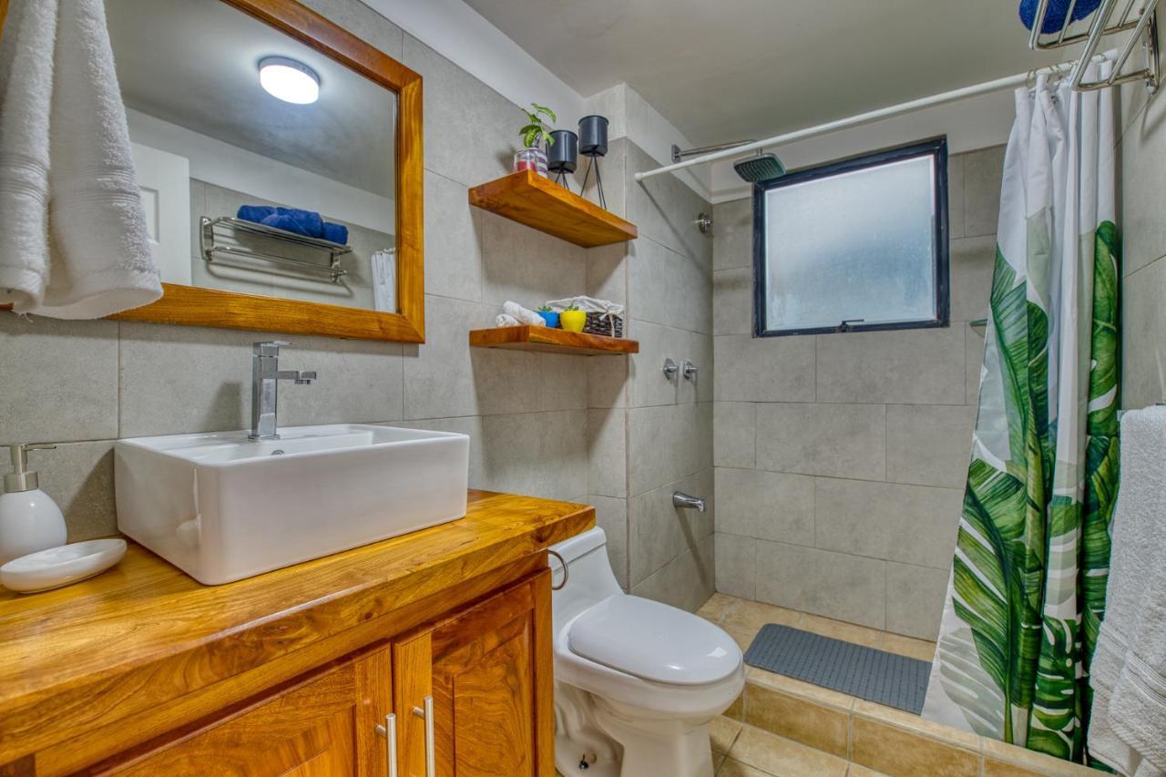Golden Getaway Apartments リベリア エクステリア 写真