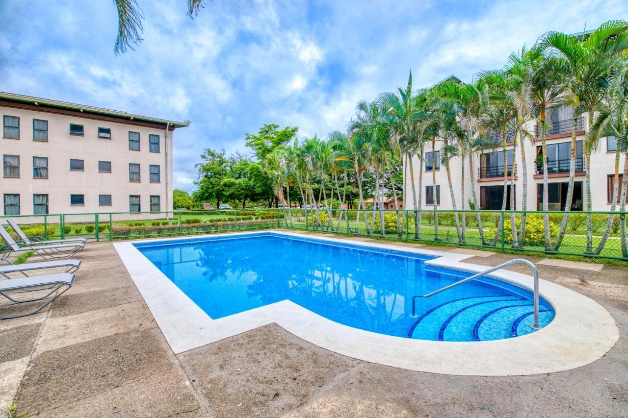 Golden Getaway Apartments リベリア エクステリア 写真